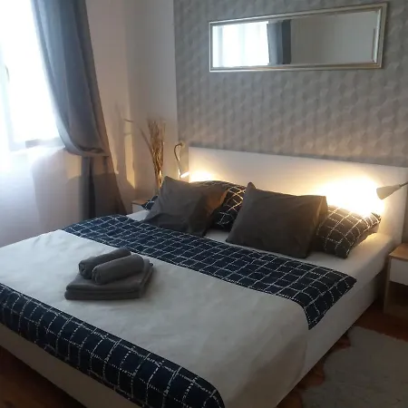 Lägenhet 3kk De Luxe